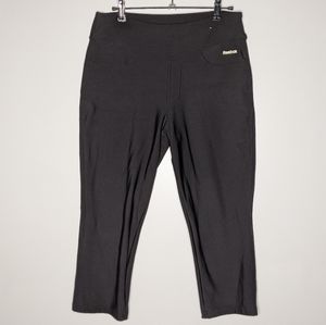 Reebok Easy tone capri leggings w/back pockets szM